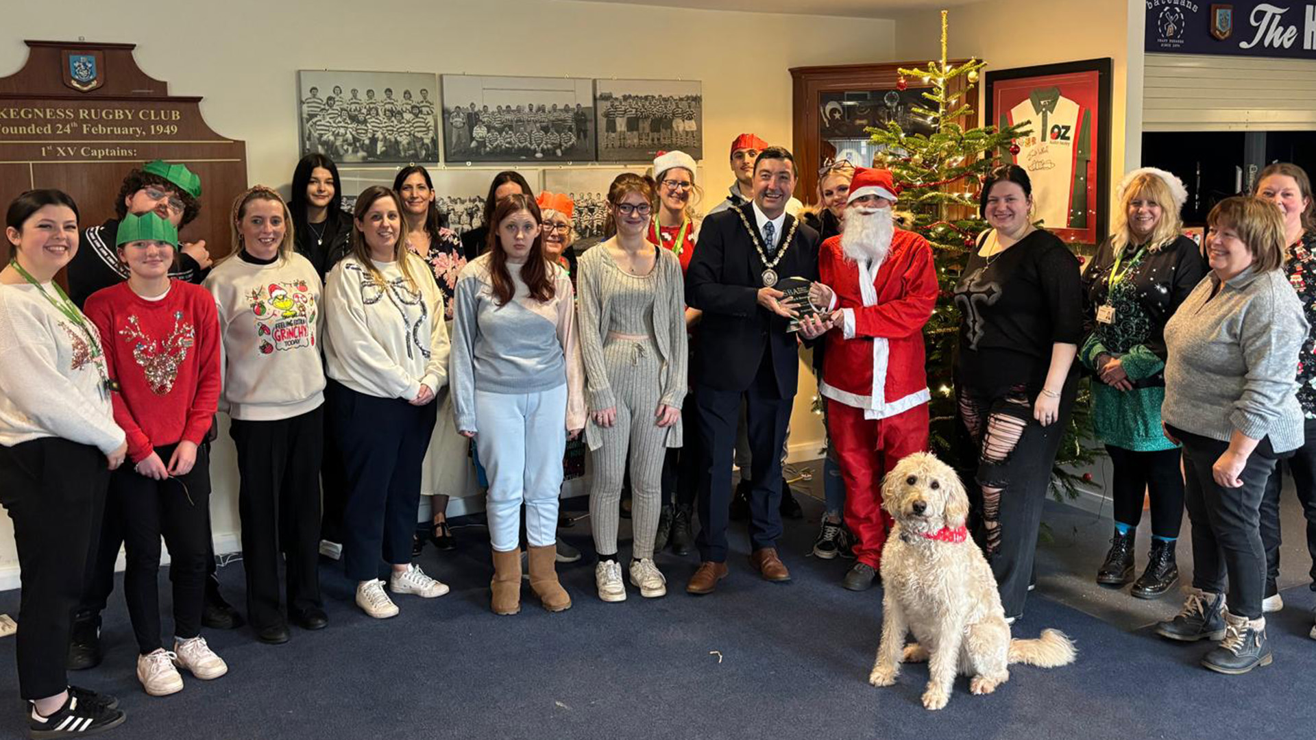 Mayor of Skegness, Jimmy Brookes, presents the award.